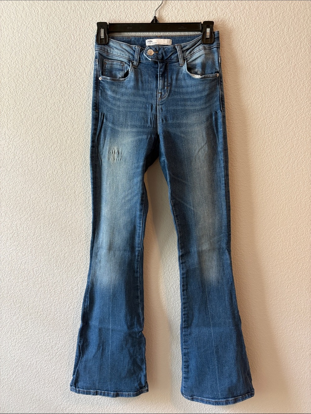 Zara Women's Blue Flare Jeans with Subtle Fade
